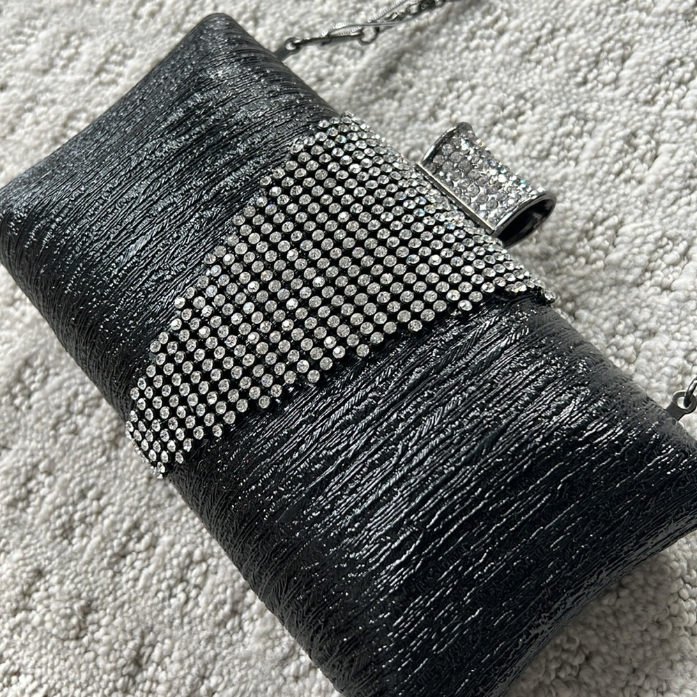 Black clutch purse with chain - Picture 2 of 7